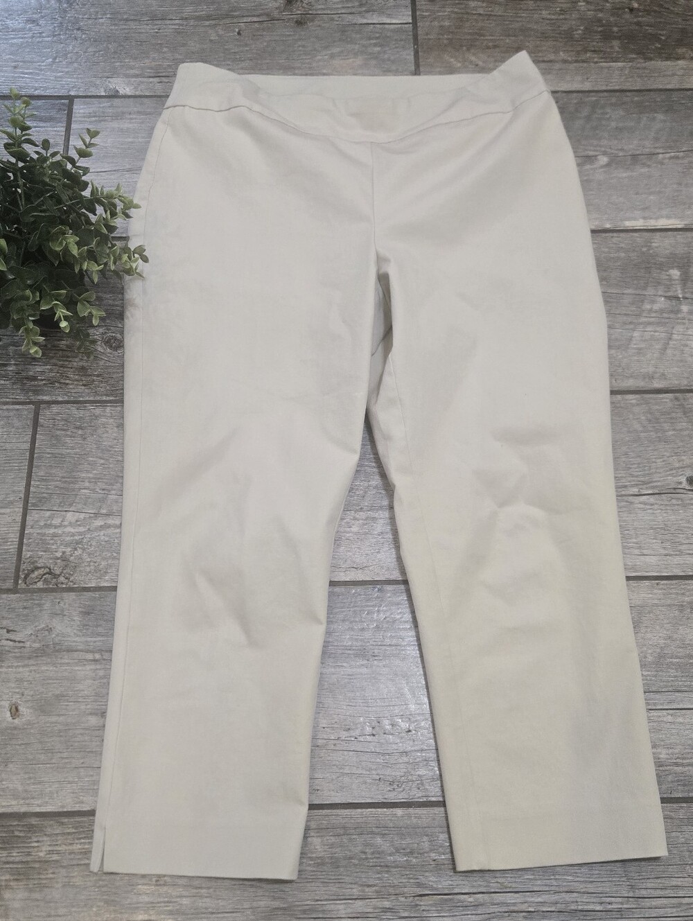 Chico's So Slimming Cream Tan Pull-On Cropped Stretch Pants, 2 Crop - US 12 L